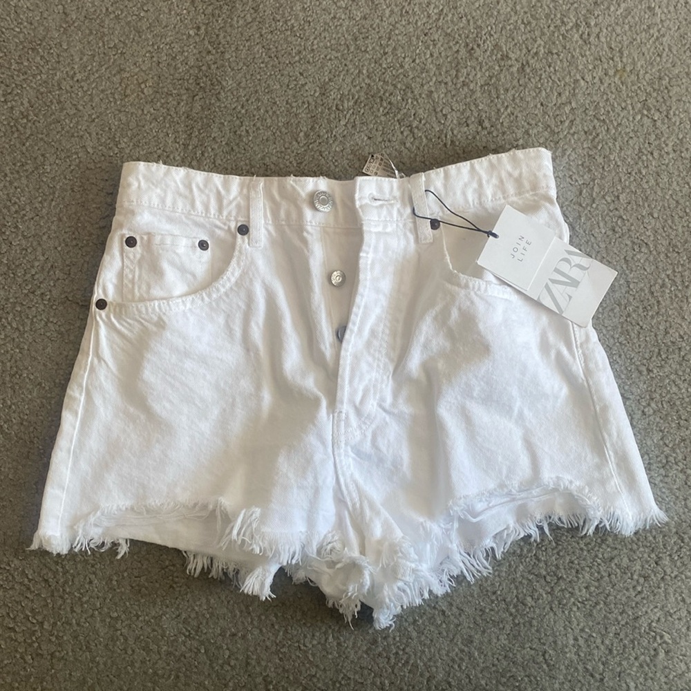 Zara Women’s Hi-Rise Jean Shorts - Size: 6 (USA), Color: White